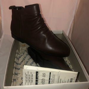 Women’s Size 6.5 Brown Leather Side Zip Scrunch Ankle Boots (NEW)